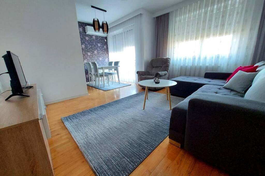 Apartment 13C Pristina Exterior foto