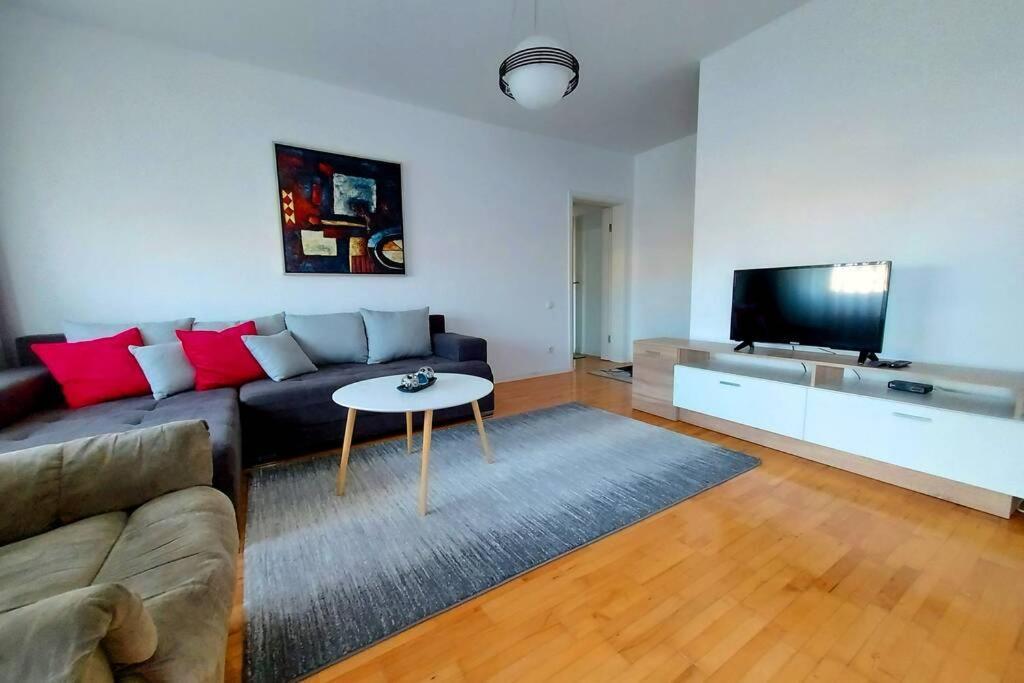 Apartment 13C Pristina Exterior foto